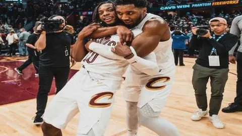 勒沃库森勇士集体拼搏，双冠辉煌成就辉煌